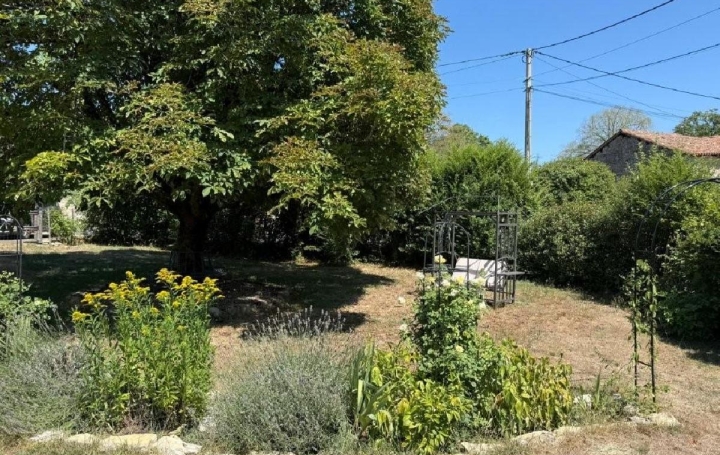 Maison CHAMPAGNE-MOUTON (16350)  64 m2 80 645 € 