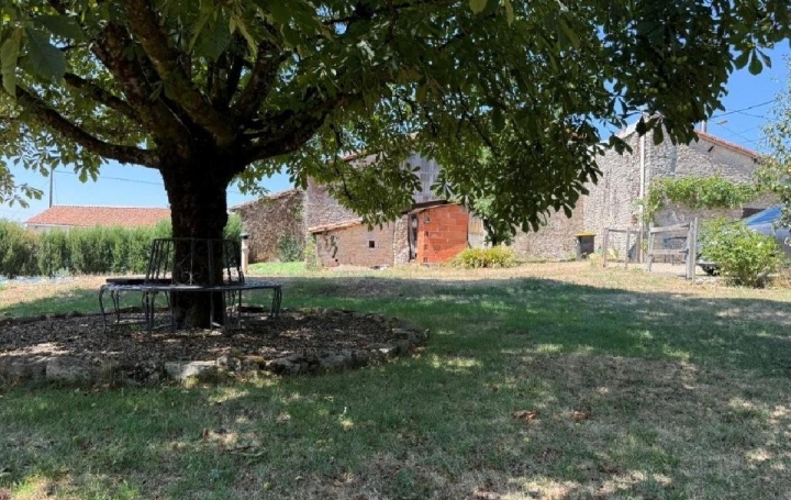 Maison CHAMPAGNE-MOUTON (16350)  64 m2 80 645 € 