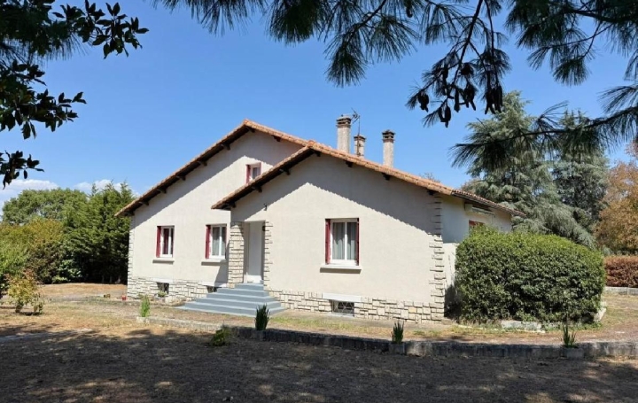 Maison VERTEUIL-SUR-CHARENTE (16510)  170 m2 210 000 € 
