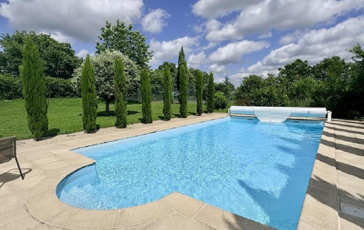 Maison VILLEFAGNAN (16240)  201 m2 375 000 € 
