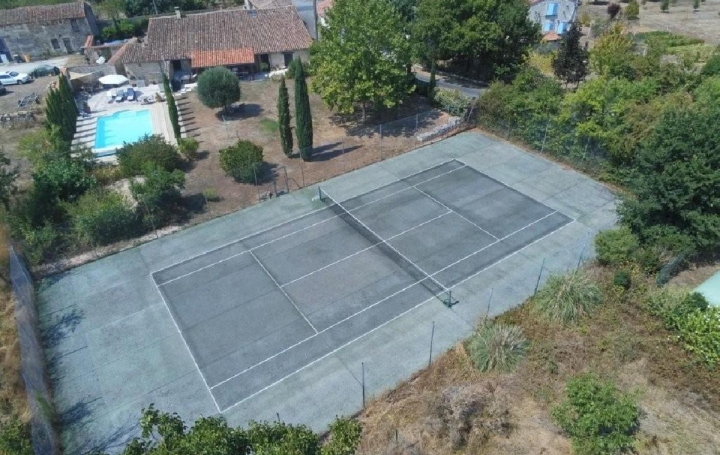 Maison VILLEFAGNAN (16240)  201 m2 375 000 € 