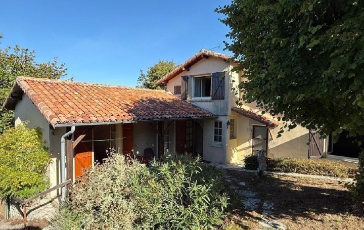 Maison RUFFEC (16700)  172 m2 149 950 € 