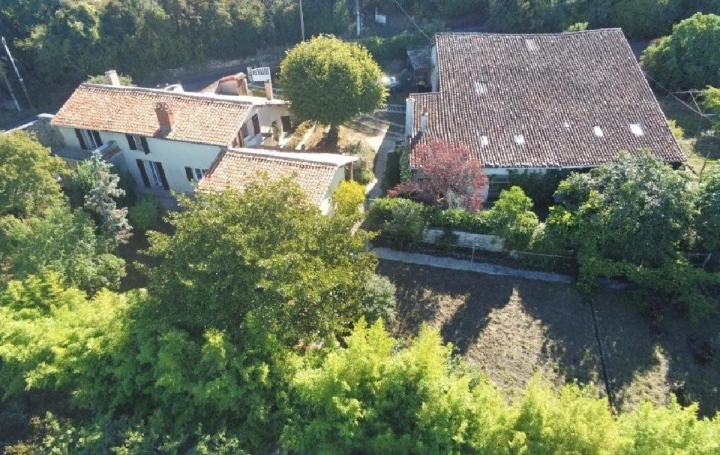 Maison RUFFEC (16700)  172 m2 149 950 € 
