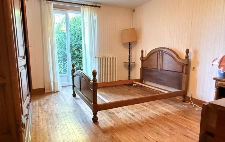 Maison RUFFEC (16700)  172 m2 149 950 € 
