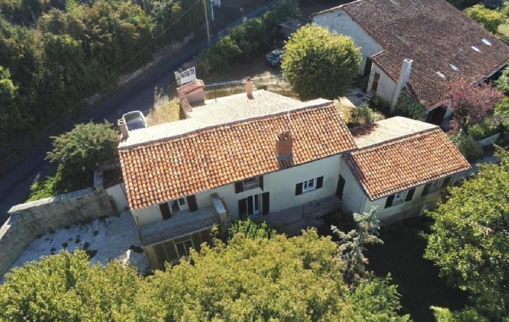 Maison RUFFEC (16700)  172 m2 149 950 € 