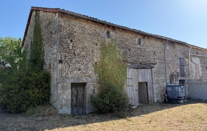 Maison RUFFEC (16700)  107 m2 34 000 € 