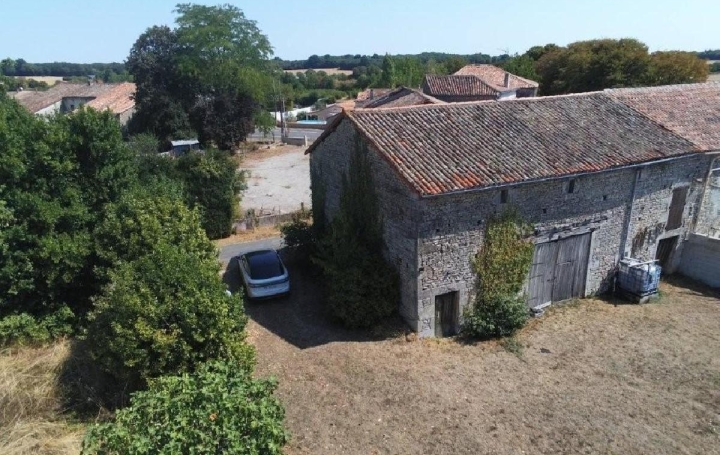 Maison RUFFEC (16700)  107 m2 34 000 € 