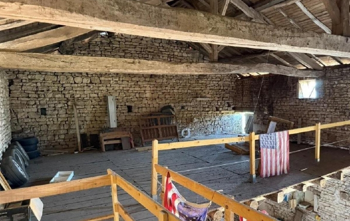 Maison RUFFEC (16700)  107 m2 34 000 € 