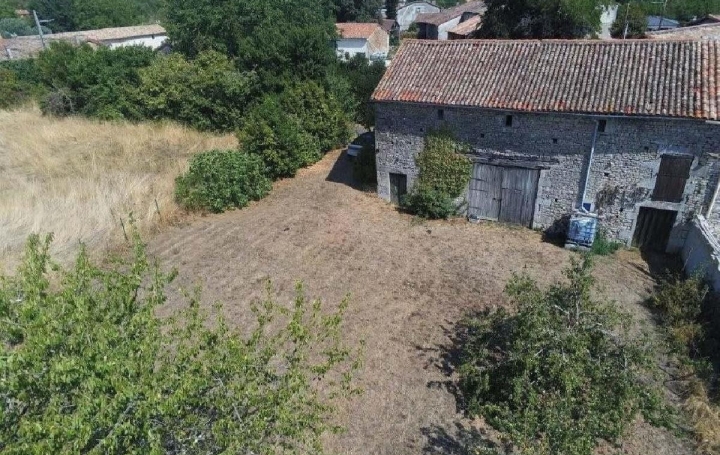 Maison RUFFEC (16700)  107 m2 34 000 € 