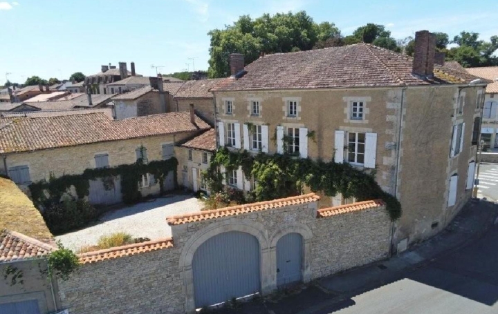 Maison / Villa CHAMPAGNE-MOUTON (16350) 320 m<sup>2</sup> 347 360 € 