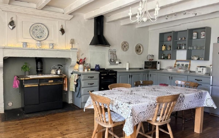 Maison VERTEUIL-SUR-CHARENTE (16510)  163 m2 220 000 € 