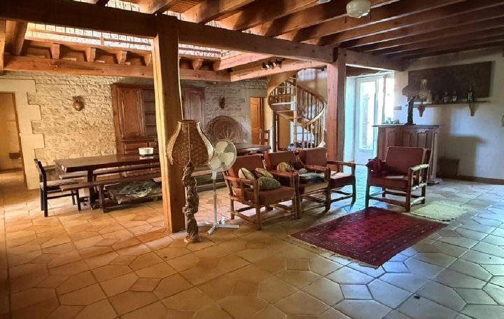 Maison NANTEUIL-EN-VALLEE (16700)  201 m2 147 970 € 