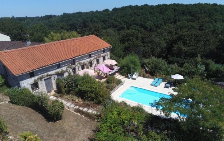 Maison 7 pièces 240 m² · à Civray · 240 m² · 368 400 €