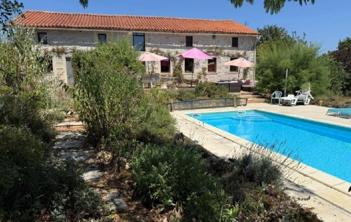 Maison CIVRAY (86400)  240 m2 368 400 € 