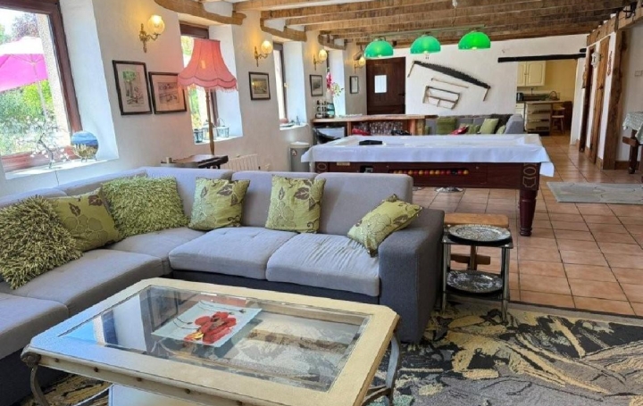 Maison CIVRAY (86400)  240 m2 368 400 € 