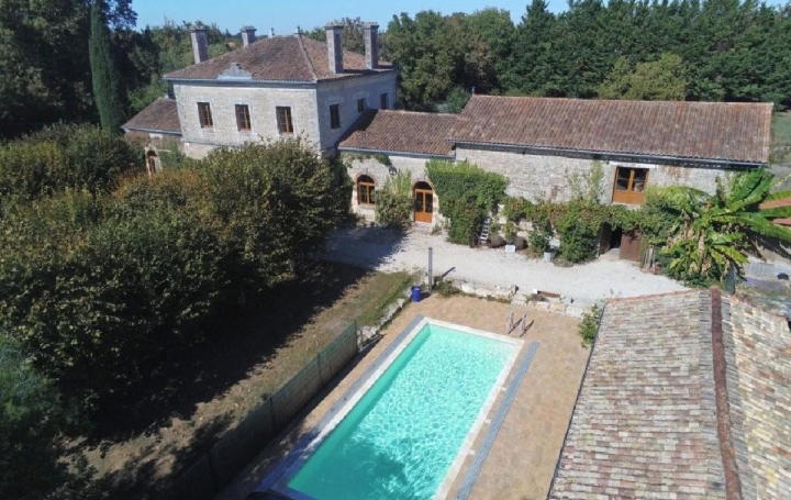 Maison RUFFEC (16700)  338 m2 425 000 € 