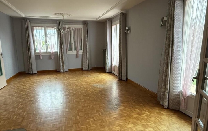 Maison RUFFEC (16700)  117 m2 170 200 € 