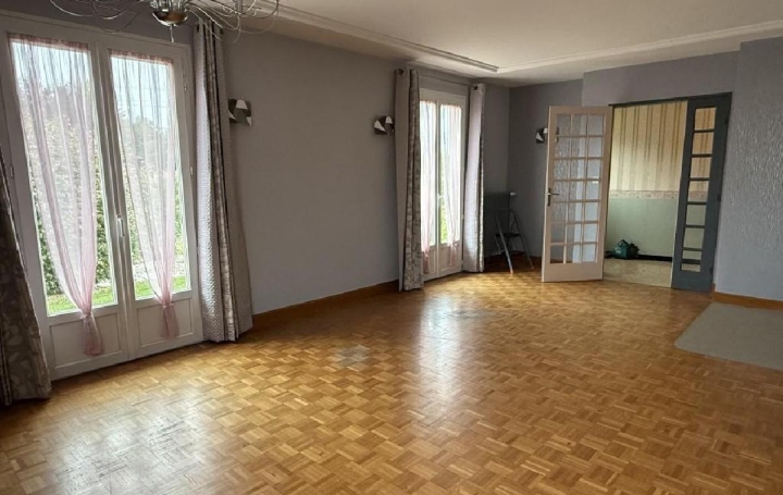 Maison RUFFEC (16700)  117 m2 170 200 € 