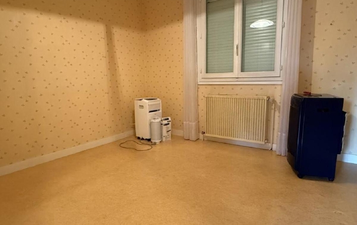 Maison RUFFEC (16700)  117 m2 170 200 € 