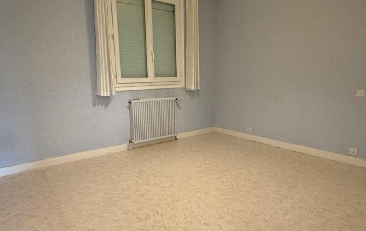 Maison RUFFEC (16700)  117 m2 170 200 € 