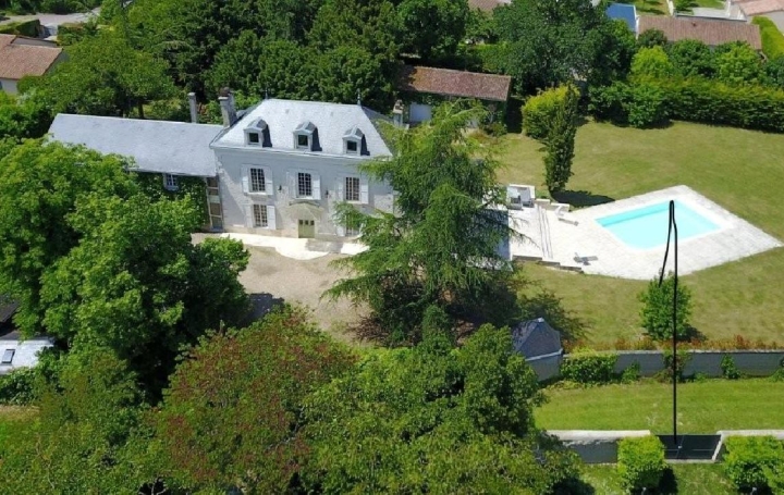 Maison COUHE (86700)  303 m2 625 000 € 