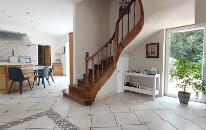 Maison COUHE (86700)  303 m2 625 000 € 