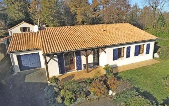 Maison CHARROUX (86250)  140 m2 207 440 € 