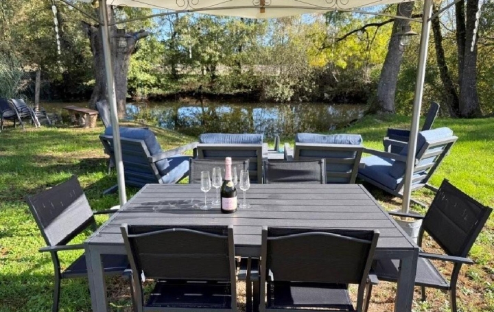 Maison VERTEUIL-SUR-CHARENTE (16510)  154 m2 320 000 € 