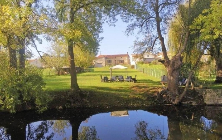 Maison VERTEUIL-SUR-CHARENTE (16510)  154 m2 320 000 € 