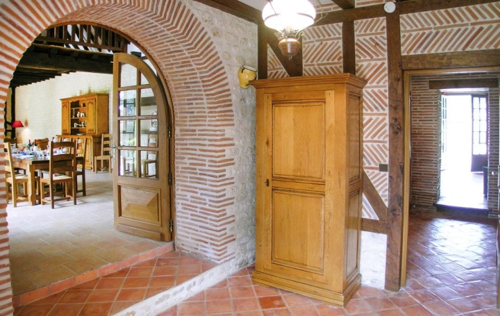 Maison GARDONNE (24680)  680 m2 1 575 000 € 