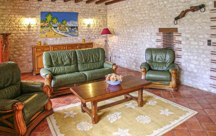 Maison GARDONNE (24680)  680 m2 1 575 000 € 