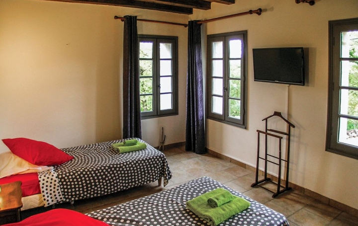 Maison GARDONNE (24680)  680 m2 1 575 000 € 