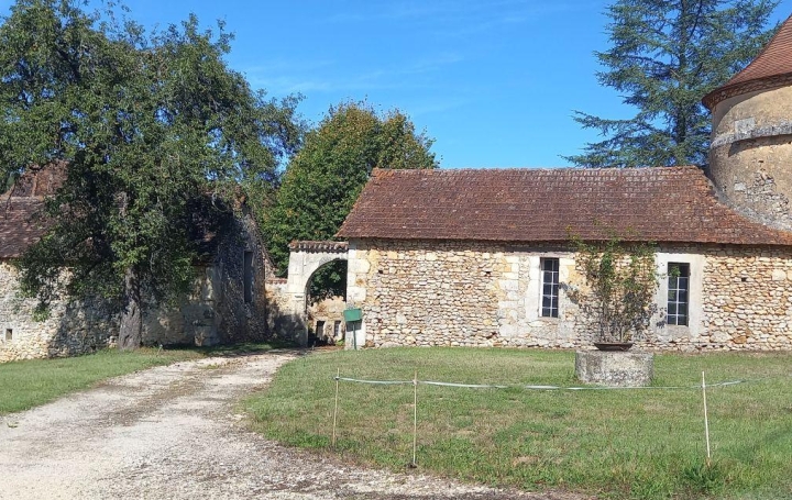 Domaine SAINT-GEORGES-DE-MONTCLARD (24140)  350 m2 840 000 € 