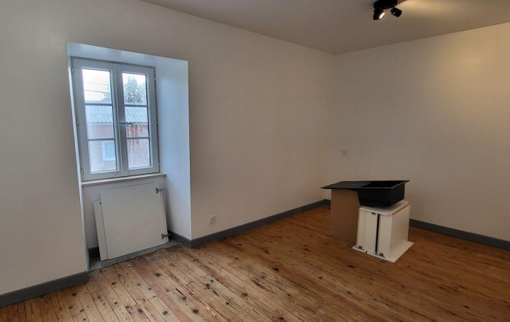 Maison FONTENAY-LE-COMTE (85200)  350 m2 243 500 € 