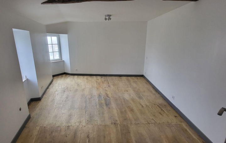 Maison FONTENAY-LE-COMTE (85200)  350 m2 243 500 € 