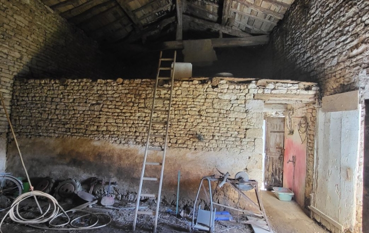 Maison SAINT-HILAIRE-DES-LOGES (85240)  135 m2 45 000 € 