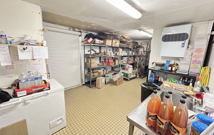 Local commercial MONTOURNAIS (85700)  70 m2 147 000 € 