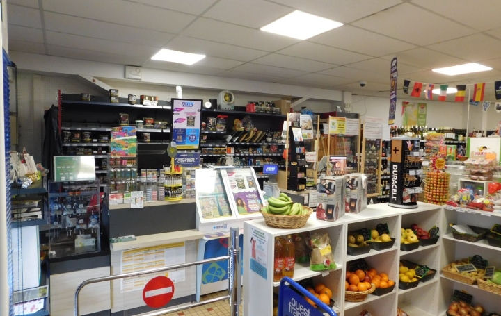 Local commercial MONTOURNAIS (85700)  70 m2 147 000 € 