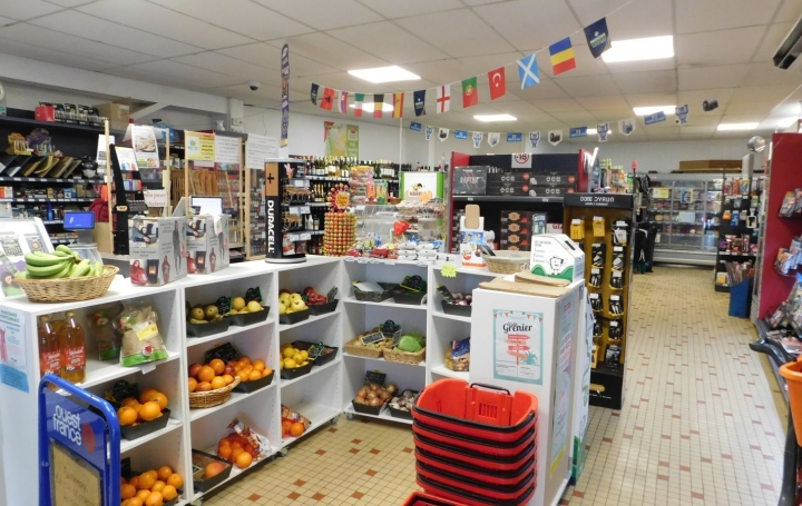 Local commercial MONTOURNAIS (85700)  70 m2 147 000 € 