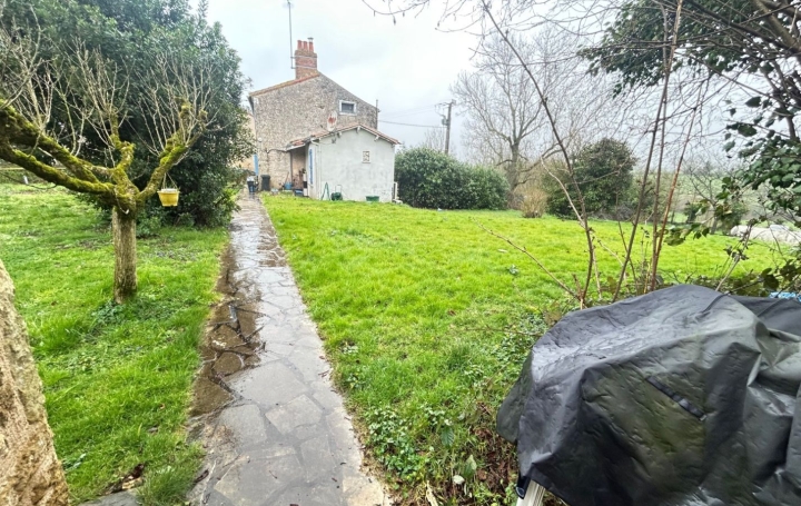 Réseau Immo-diffusion : Maison  BAZOGES-EN-PAREDS  104 m2 139 000 € 