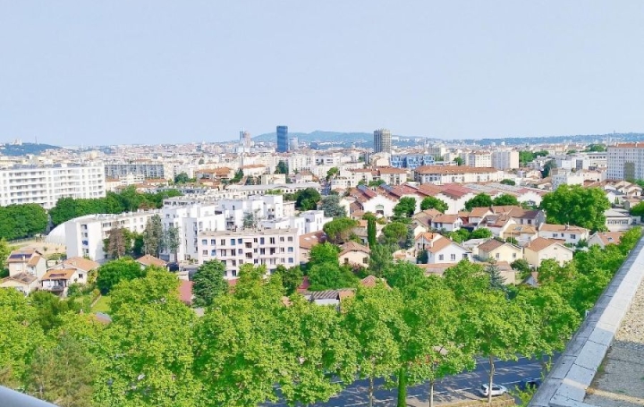 4 Pièces LYON (69008)  113 m2 279 000 € 