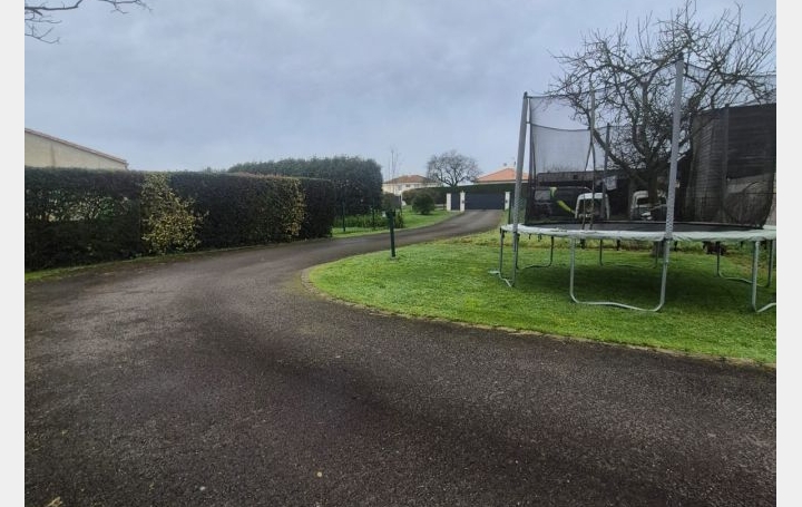 Maison SAINT-MARTIN-DE-FRAIGNEAU (85200)  144 m2 177 500 € 