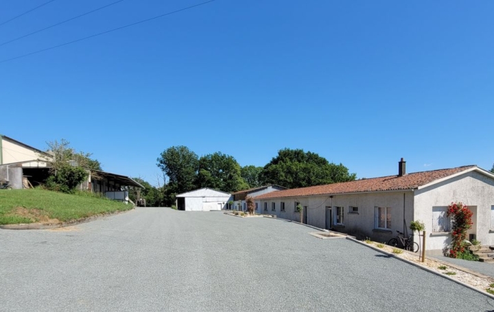 Maison / Villa LARGEASSE (79240) 644 m<sup>2</sup> 137 000 € 