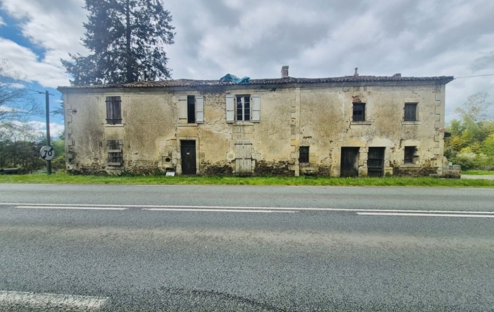 Maison / Villa PISSOTTE (85200) 290 m<sup>2</sup> 30 000 € 
