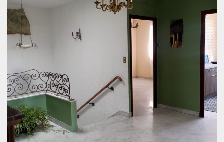 Local commercial VERGT (24380)  150 m2 580 000 € 