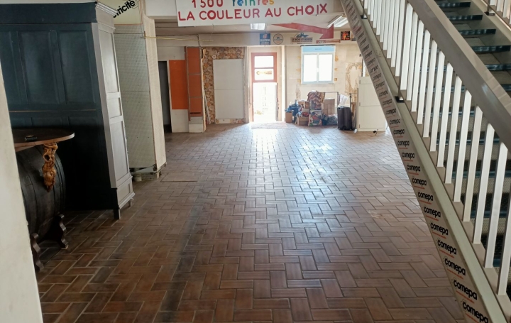 Local commercial VERGT (24380)  150 m2 580 000 € 