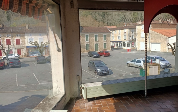 Local commercial VERGT (24380)  150 m2 580 000 € 