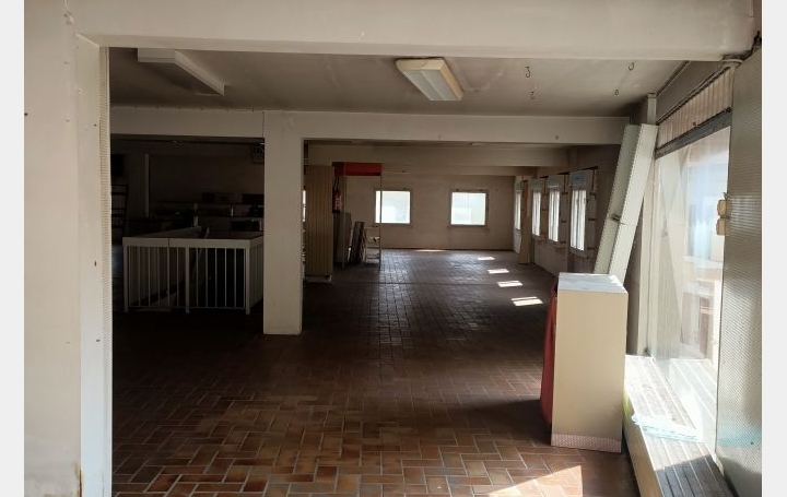 Local commercial VERGT (24380)  150 m2 580 000 € 