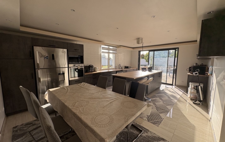 Maison FONTENAY-LE-COMTE (85200)  317 m2 522 000 € 