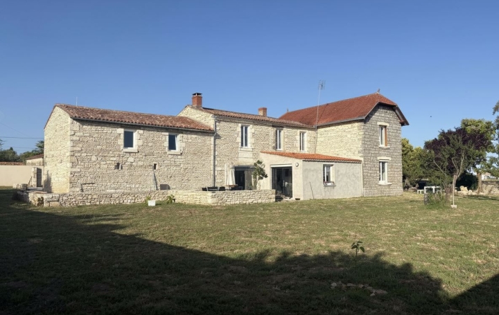 Maison FONTENAY-LE-COMTE (85200)  317 m2 522 000 € 